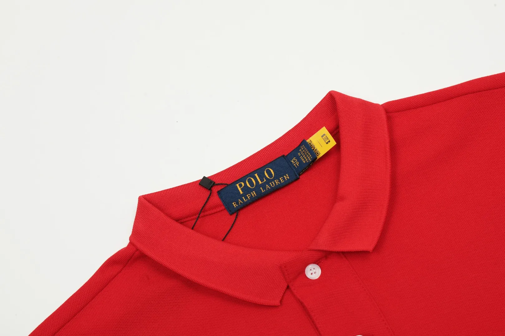 🅿️152 "Top quality" Style number: DS001# (not off the shelves all year round) [Ralph Lauren classic pony embroidered lapel POLO short sleeves] ✅Ralph Lauren Ralph Lauren classic basic versatile POLO short sleeves ✅Main supply platform live broadcast Wholesale entities will be replenished when out of stock Not removed from the shelves ✅ZP quality 1:1 version Scan the code to enter the GF website Z cabinet quality ✅Detailed quality The only one in Guangzhou Imported pique fabrics Mainly high-end, cost-effective and good quality. Needless to say, the version is restored to the original version. The maximum size can be worn up to 210 pounds. Loose, comfortable and stress-free. ✅Wear for work and life. Suitable for various occasions. A must-have recommendation for couples. Size: